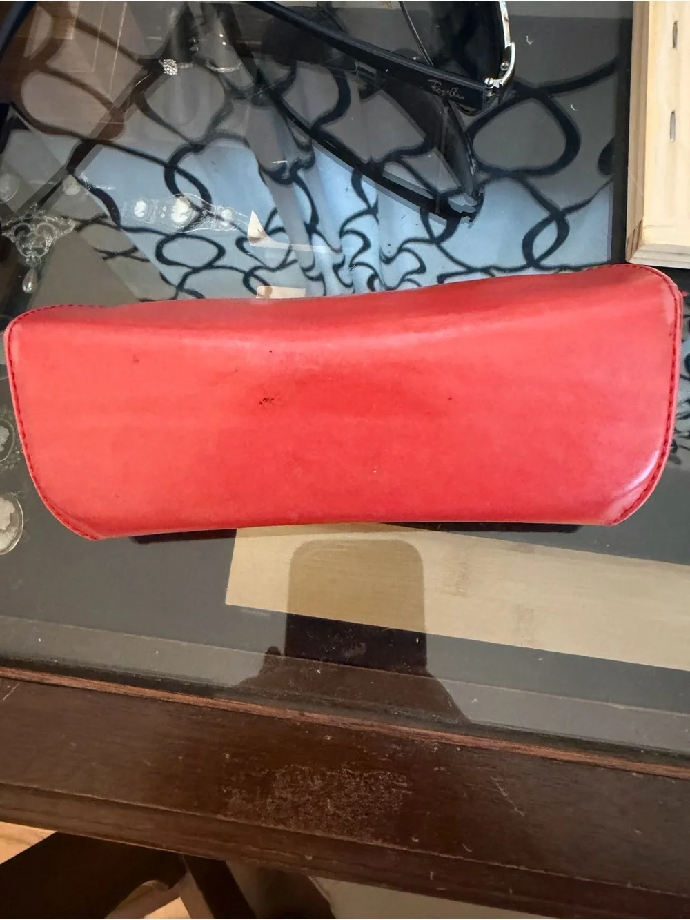 Ray-Ban Aviator Sunglasses with Black Gradient Lenses and Red Case